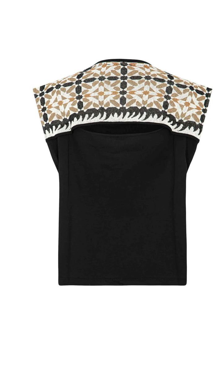 sleeveless T-shirt with jacquard shoulder pad