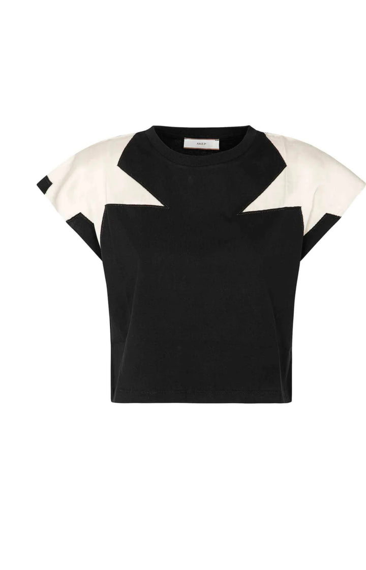 T-shirt with embroidery on the shoulders