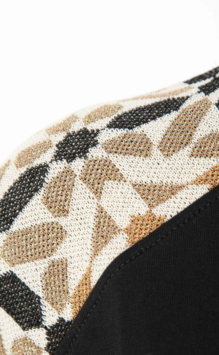 sleeveless T-shirt with jacquard shoulder pad